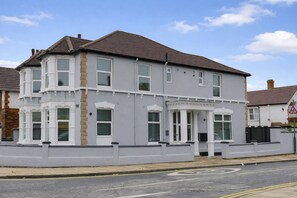 Exterior - 2 Humberside Apartment (Cleethorpes)