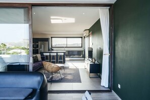 Smart TV - Jan Sofat LUX 2BR Penthouse Pool + Mountain View (Willemstad)