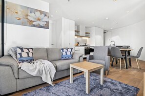 Apartment | Living room - Harbour View Apartment With Pool & Gym (Melbourne)