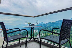 Outdoor dining - Cloud Deck at Windmill Genting by HCK (Genting Highlands)