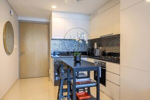 Fridge, microwave, oven, stovetop - Aykon City Tower C -2113 (Dubai)