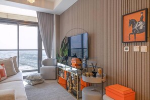 Smart TV - Aykon City Tower C -2113 (Dubai)