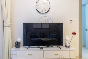 Interior - Cozy One Bedroom Apartment in Zada Tower (Dubai)