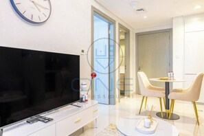 Dining - Cozy One Bedroom Apartment in Zada Tower (Dubai)