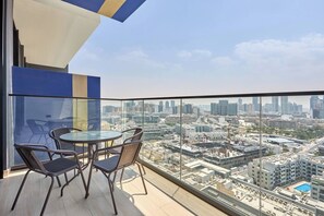 Outdoor dining - Binghatti Corner - 1508 (Dubai)