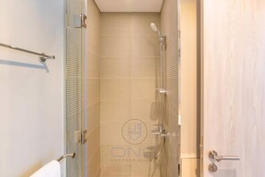 Hair dryer, towels, soap, shampoo - 1BR Zada Tower l Two Balconies & City Views (Dubai)