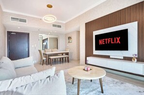 Smart TV - 2 Bedroom Apartment Close to Miracle Tower (Dubai)