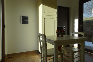 Apartment | Living room - Apartment in Montefortino With Communal Pool (Montefortino)