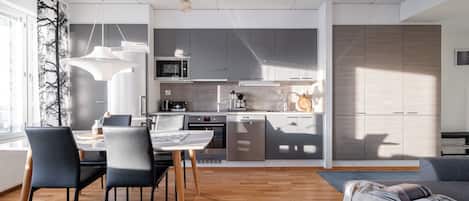 Comfort Apartment, 2 Bedrooms, Lake View | Private kitchen