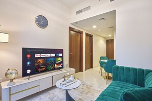 Smart TV - Elegant 1BR in Vera | Minutes from Dubai Mall (Dubai)