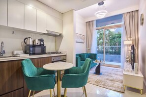 Fridge, microwave, oven, stovetop - Elegant 1BR in Vera | Minutes from Dubai Mall (Dubai)