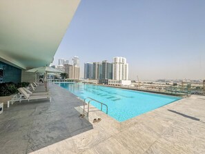 Pool - Modern Chic Studio Featuring Skyline Views (Dubai)
