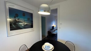 Dining - House 4 pers south-facing garden, Quartier Benoit 3 mn plage, ideally located. (La baule)