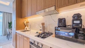 Fridge, microwave, oven, stovetop - Brand New, Modern Furnished, Excellent Amenities (Dubai)