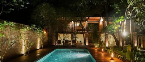 4 piscines extérieures