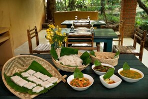 Outdoor dining - Varanya By Regus (Habarana)