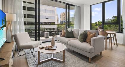 Brand New Apartment in Albert Park With Pool & Gym