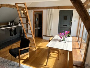 Dining - Beautiful Detached Barn in the Chiltern Hills (Oxfordshire)