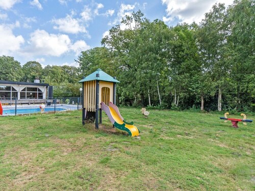 Stunning Glass Cottage in the Countryside