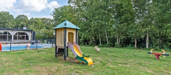Stunning Glass Cottage in the Countryside