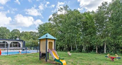 Stunning Glass Cottage in the Countryside