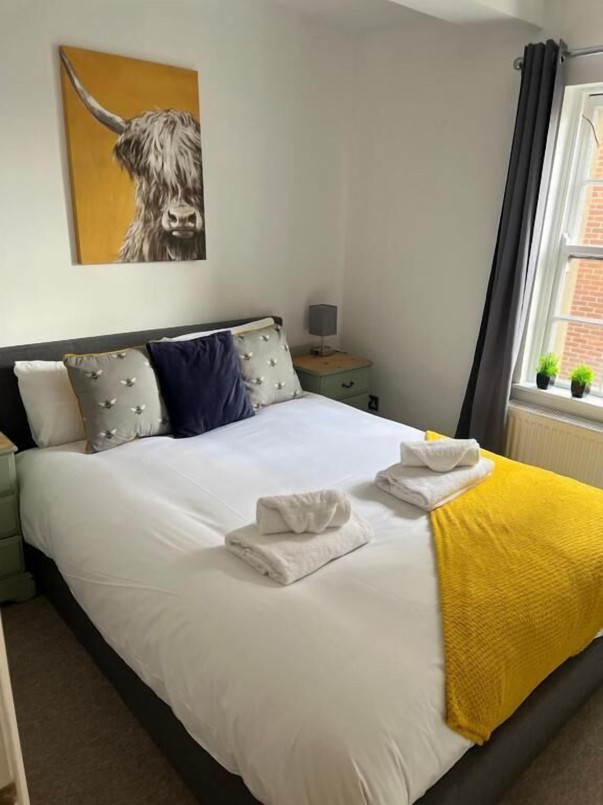 1 bedroom, iron/ironing board, internet, bed sheets