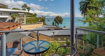 On the Rocks - Nelson Waterfront Holiday Home