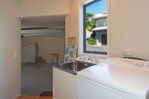 Interior - On the Rocks - Nelson Waterfront Holiday Home (Nelson)