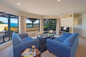 Living area - On the Rocks - Nelson Waterfront Holiday Home (Nelson)