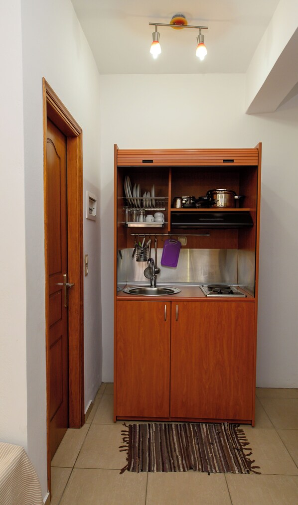 Comfort Quadruple Room, Balcony, Garden View | Private kitchen