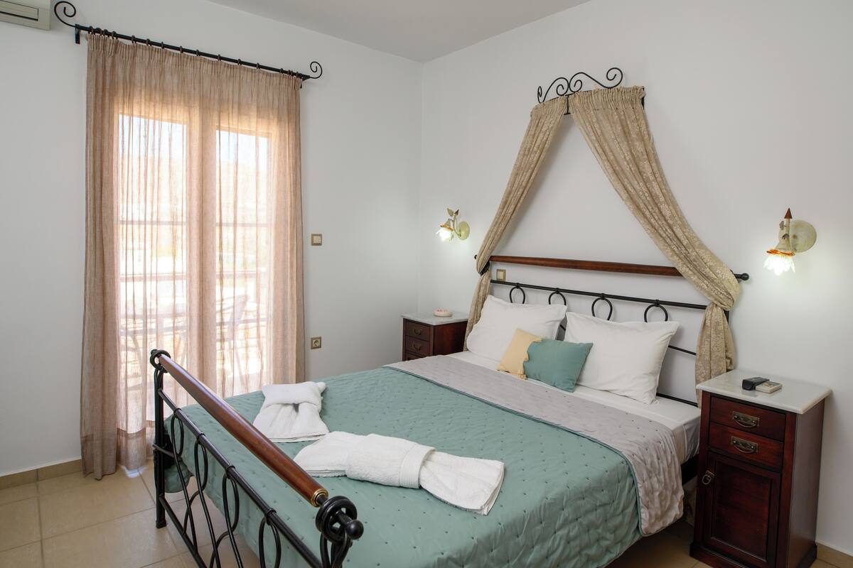 Phòng đôi tiện nghi đơn giản, 1 giường đôi, ban công, quang cảnh biển | Phòng cách âm, bàn ủi/dụng cụ ủi quần áo 