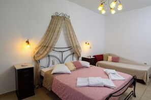 Comfort Quadruple Room, Balcony, Garden View