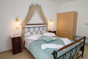 Comfort Double Room, Balcony, Sea View | Soundproofing, iron/ironing board, free WiFi - VILLA ANDROMEDA (Amorgos)