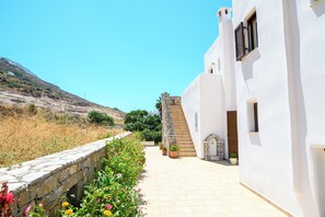Property grounds - VILLA ANDROMEDA (Amorgos)