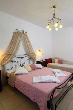 Comfort Dört Kişilik Oda, Balkon, Bahçe Manzaralı