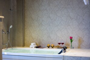 Deluxe Villa, Hill View | Spa - ELIVAAS The Kanota Retreat 4 BHK Villa (Jaipur)