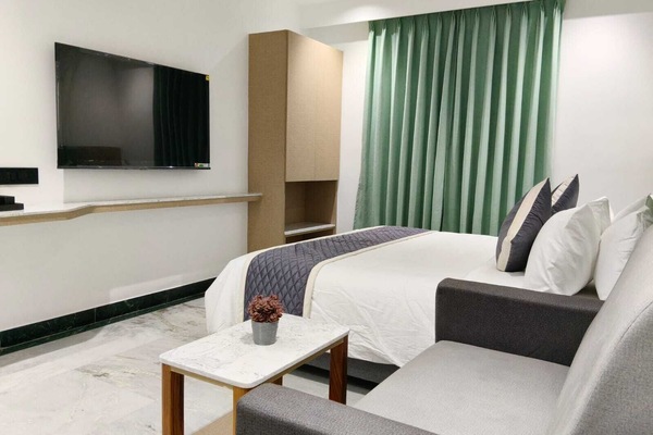 Standard Studio, City View | Desk, laptop workspace, WiFi (free)