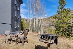 Outdoor dining - Steps to Lake Dillon & Main St! All-Season Escape (Dillon)