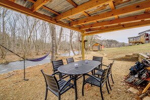 Outdoor dining - Damascus Rock House on Holston River! (Damascus)
