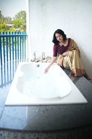 Vienna Jacuzzi Bath Room | Balcony