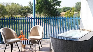 Vienna Jacuzzi Bath Room | Balkon