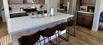 Modern Las Vegas Getaway, Close to all the Fun!!