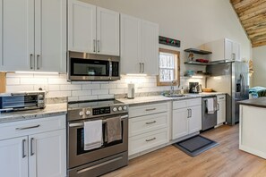 Fridge, microwave, stovetop, dishwasher - Fire Pit + Yard: Modern Mtn Retreat in Andrews (Andrews)