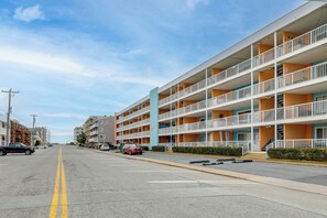 Exterior - Beachside Bliss! Ocean City Condo w/ Large Balcony (Ocean City)