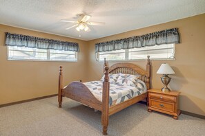 Room - Lakefront & Poolside! Family Retreat in Hernando (Hernando)