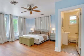 5 bedrooms, desk, iron/ironing board, internet