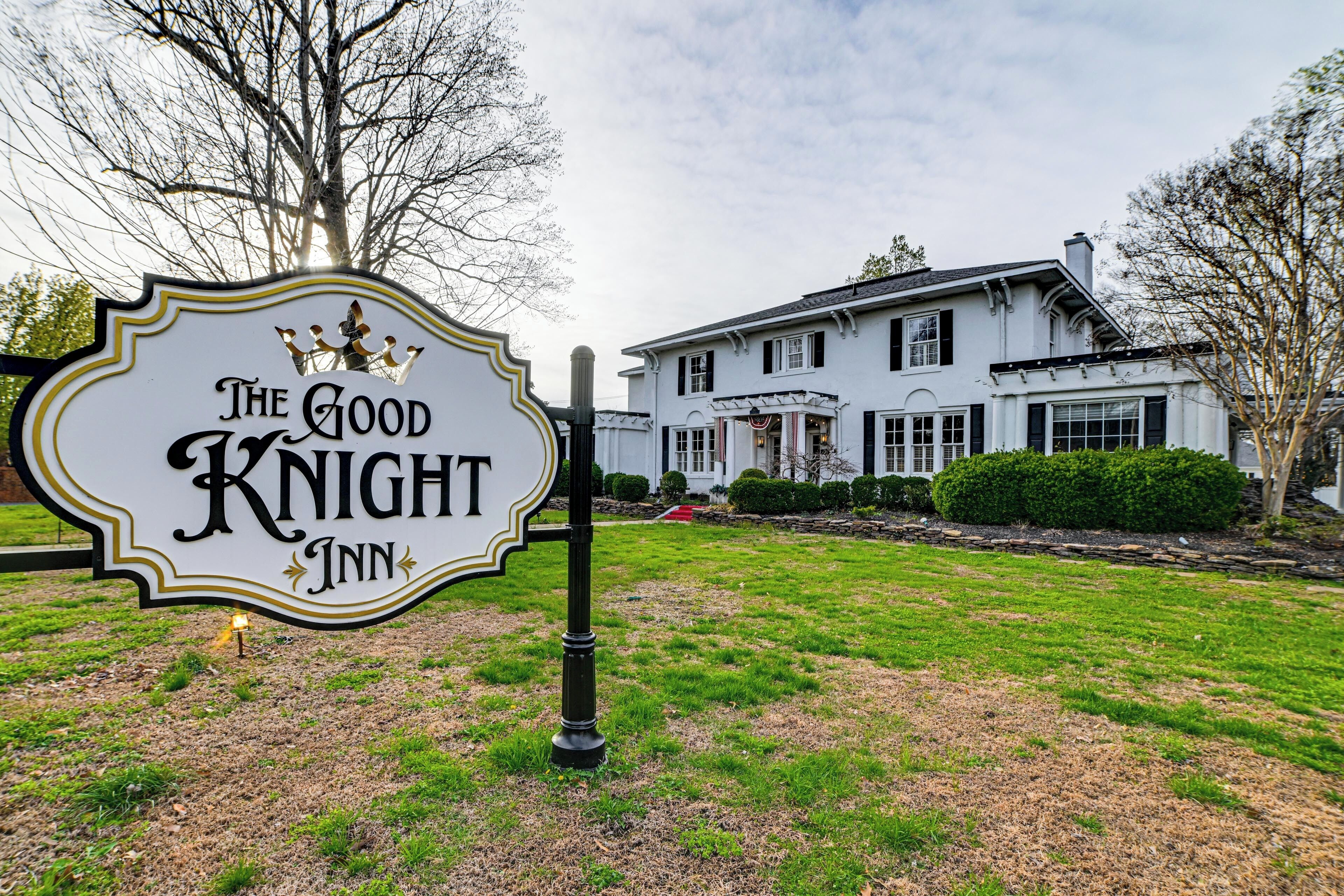 Paducah Vacation Rental | 4BR | 3.5BA | 7,000 Sq Ft