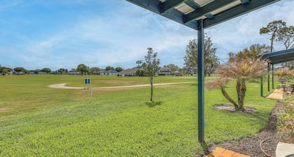 Pool Access + Course View: Golf Getaway in Sebring