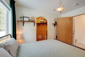 2 habitaciones, tabla de planchar con plancha, cuna de viaje y internet 