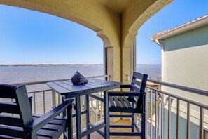 Property grounds - Waterfront Resort Home! Extended Jensen Beach Stay (Jensen Beach)